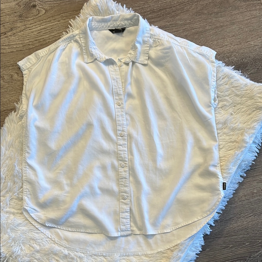 Eddie Bauer Cap Sleeve Button Up - Medium